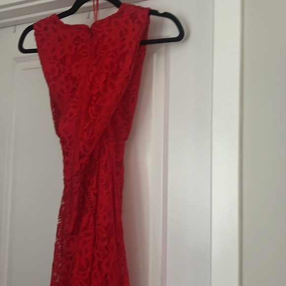 Size 12 red lace dress with v-neck - Picture 4 of 4